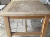 Spisebord i egetræ