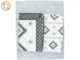 Tæpper/løber (2 stk) og pyntepuder (3 stk), måler hhv 93 x 61 og 45 x 45 cm - 4