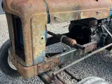 Fordson Major Motoren mangler, men mange god dele. - 4