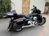 Harley Davidson flhtk  - 2