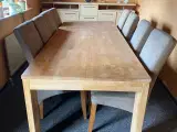 Spisebord og 8 stole