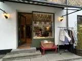 ATTRAKTIVT BUTIKSLOKALE TIL LEJE I CHARLOTTENLUND VED JÆGERSBORG ALLE - 2