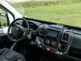 2021 - Bravia 636 140 Hk Edition 30   Campervan med langsgående senge og god indretning Kørt 20,500 Km. - 3