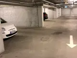 Parkering til salg og leje i sikret, opvarmet kælder - 3