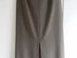 Klassisk lang nederdel med slids for og bag