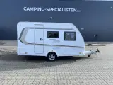2023 - Weinsberg CaraOne 390 QD DK EDITION    WEINSBERG - CaraOne 390 QD campingvogn 2023 kan købes eller leases hos Camping-specialisten.dk i Silkeborg