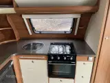 2012 - Adria Adora 613 HT   Lækker fastligger vogn med frontkøkken med komfur fra Hinshøj Caravan - 4