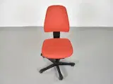Kinnarps 8000 kontorstol i rød med sort stel - 5