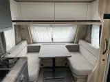 2024 - Hobby De Luxe 495 WFB   Dejlig vogn med stort toiletrum med brus fra Hinshøj Caravan A/S - 2