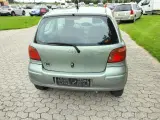 Toyota Yaris 1,3 aut. 86HK 3d - 3