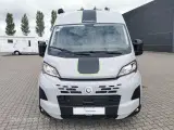 2025 - Chausson V594 Max   Flot nyt design - 5 sovepladser - van med to dobbeltsenge på tværs i køjesystem. 2,2, L motor , 140 HK, articpakke, solcelle og markise m.m. - 2