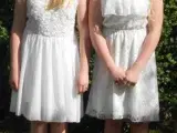 hvide kjoler med blonde pr stk