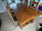 Spisebord med 6 Stole
