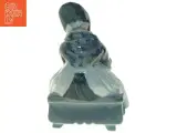 Porcelænsfigur af strikkende Amager Pige fra Royal Copenhagen (str. 14 x 10 cm) - 3