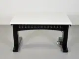 Hæve-/sænkebord med hvid plade og sort stel, 120 cm. - 3