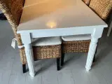 Spisebord m/2 tillægsplader samt 8 stole