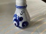 Peberbøsse i saltglasseret keramik grå/blå