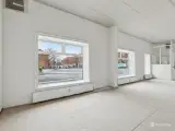 124 m² attraktivt hjørnelejemål med fremtrædende placering. - 3