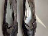 Pumps, str. 41, Graceland