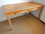 Skrivebord i eg