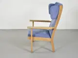 Wegner lænestol med blåt polster og stel i eg - 2