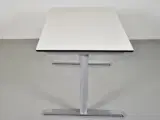 Hæve-/sænkebord med hvid plade, 140 cm. - 2