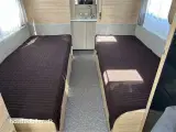 2019 - Adria Adora 572 UT   Enkeltsenge og ende bad/wc - 4