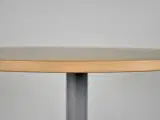 Højt kinnarps cafébord med plade i bøg og alugråt stel - 5