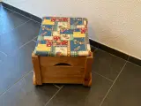 Lege kasse med sæde