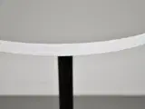 Højt cafébord med hvid plade på sort fod - 2