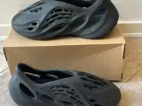Yeezy foam Runner