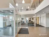 Nyrenoverede kontorlokaler og fleksible logistik-/produktionshaller med god loftshøjde - 5