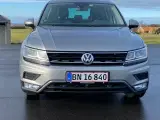 VW Tiguan 2,0 TSi 220 Highline DSG 4Motion - 2