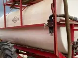 - - - Vandvogn, 5.200 liter, til drænspuler, med lift bagest - 2