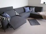 Sofa med chaiselong og el fodskammel 