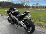 Aprilia rsv4 1000 - 3