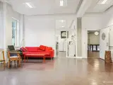 Lyst og højloftet kontor med central beliggenhed - 2
