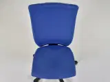 Efg kontorstol med blå polster og sort stel - 5