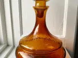 Brunt glas, buttet