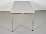 Randers radius kantinebord med grå plade og alufarvet stel - 4