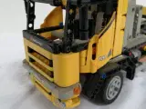 LEGO Technic lastbil med kran - 4