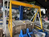 - - - SWG 2000kg portal kran - 2
