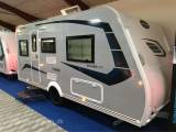 2022 - Caravelair Antares Titanium 450 Anniversary   SUPER TILBUD.. DER MED FØLGER EN FULDAUTOMATISK ENDURO PREMIUM MOVER MONTERET PÅ DENNE VOGN   Pris er inkl. lev. omk. og Nr. plade. køreklar på gaden. - 2