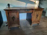 Antik skrivebord