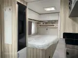 2024 - Hobby De Luxe 495 WFB   Dejlig vogn med stort toiletrum med brus fra Hinshøj Caravan A/S - 4