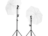 Fotolamper med stativer og paraplyer