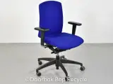 Duba b8 kontorstol med blåt polster og armlæn