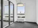 Lyst kontorlejemål eller kliniklejemål med højt til loftet - tæt på offentlig transport og Motorring 3 - 5