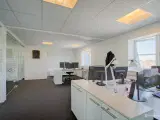 Lækkert lyst kontorlejemål/showroom/undervisningslokaler centralt i Herlev - 4