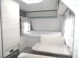 2023 - Dethleffs C'joy 420 QSH   Fin let lille rejsevogn med god plads fra Hinshøj Caravan A/S - 2